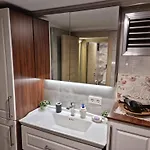 Daire Elegant & Cozy Retreat Home, Center Gem, At The Seaside, Steps From The Tram *