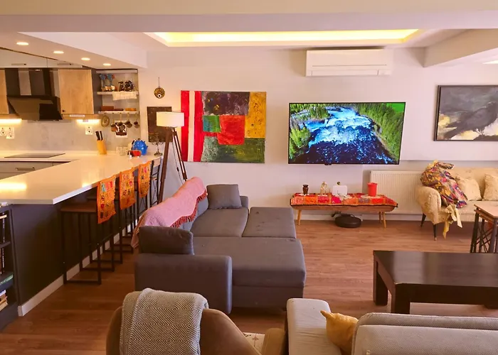 Lägenhet Elegant & Cozy Retreat Home, Center Gem, At The Seaside, Steps From The Tram Izmir