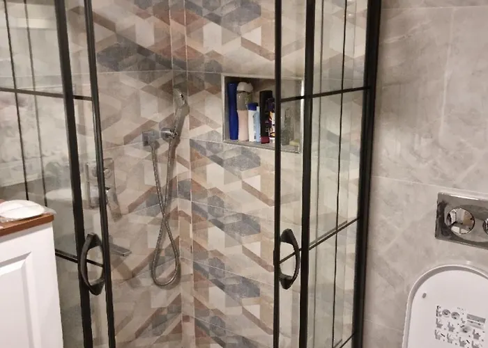 Elegant & Cozy Retreat Home, Center Gem, At The Seaside, Steps From The Tram * Esmirna