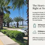 Apartment Elegant & Cozy Retreat Home, Center Gem, At The Seaside, Steps From The Tram Izmir