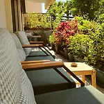 Elegant & Cozy Retreat Home, Center Gem, At The Seaside, Steps From The Tram Izmir