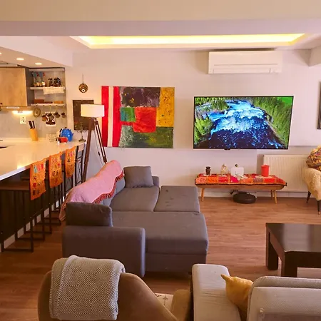 Appartamento Elegant & Cozy Retreat Home, Center Gem, At The Seaside, Steps From The Tram Smirne