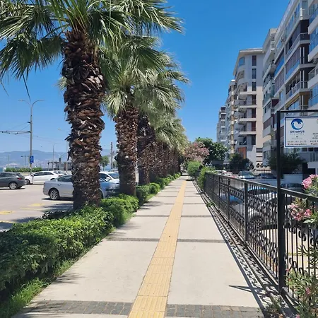 Elegant & Cozy Retreat Home, Center Gem, At The Seaside, Steps From The Tram Apartment Izmir