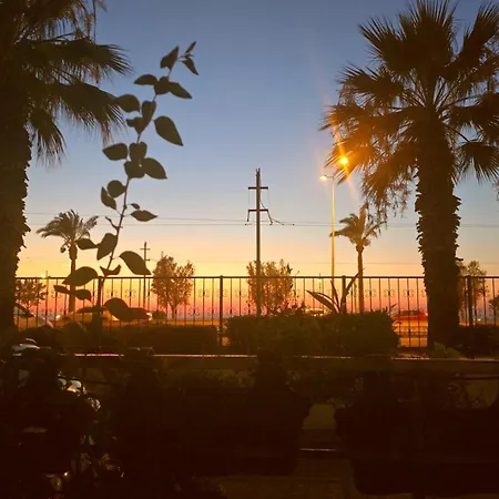 Apartment Elegant & Cozy Retreat Home, Center Gem, At The Seaside, Steps From The Tram