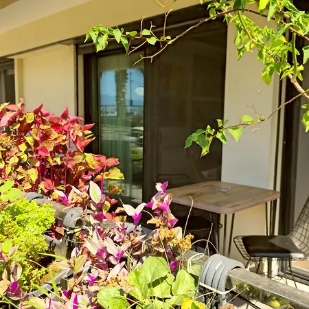 Elegant & Cozy Retreat Home, Center Gem, At The Seaside, Steps From The Tram Izmir