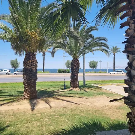 アパート Elegant & Cozy Retreat Home, Center Gem, At The Seaside, Steps From The Tram イズミル