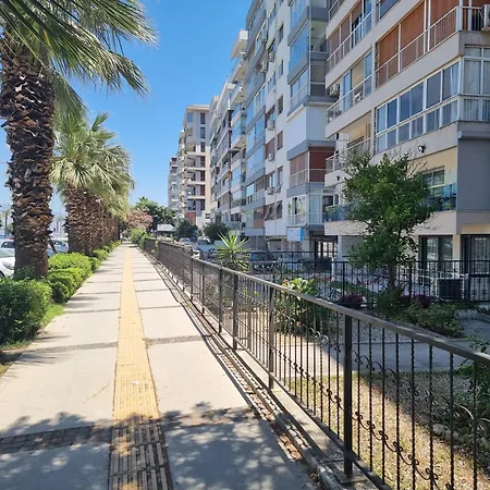 Elegant & Cozy Retreat Home, Center Gem, At The Seaside, Steps From The Tram Apartment Izmir