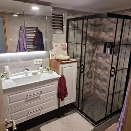 Elegant & Cozy Retreat Home, Center Gem, At The Seaside, Steps From The Tram