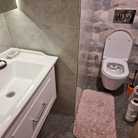 Elegant & Cozy Retreat Home, Center Gem, At The Seaside, Steps From The Tram Apartment Izmir