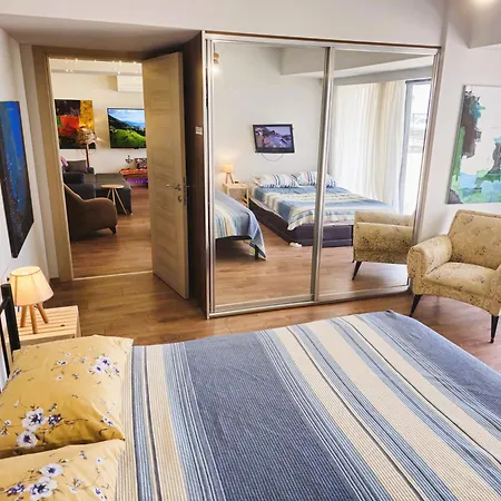 Apartment Elegant & Cozy Retreat Home, Center Gem, At The Seaside, Steps From The Tram Izmir