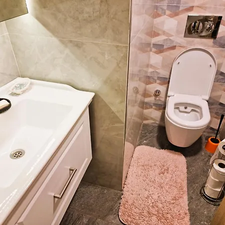 Apartmán Elegant & Cozy Retreat Home, Center Gem, At The Seaside, Steps From The Tram İzmir