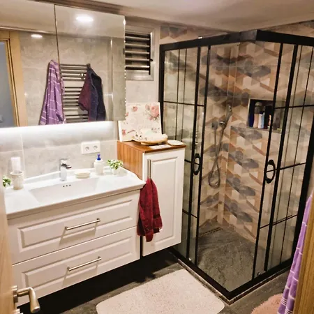 アパート Elegant & Cozy Retreat Home, Center Gem, At The Seaside, Steps From The Tram イズミル