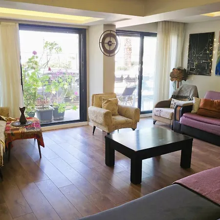 アパート Elegant & Cozy Retreat Home, Center Gem, At The Seaside, Steps From The Tram イズミル