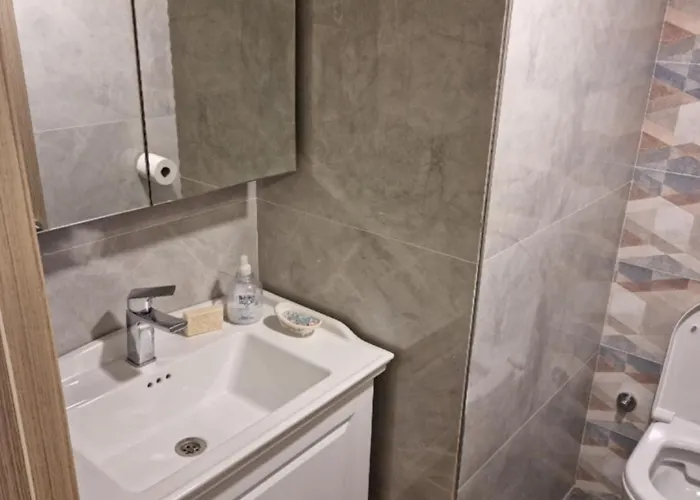 Elegant & Cozy Retreat Home, Center Gem, At The Seaside, Steps From The Tram * Smirne