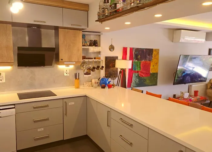 公寓 Elegant & Cozy Retreat Home, Center Gem, At The Seaside, Steps From The Tram 伊兹密尔