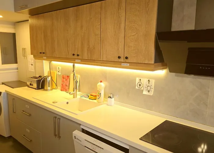 Elegant & Cozy Retreat Home, Center Gem, At The Seaside, Steps From The Tram 公寓 伊兹密尔