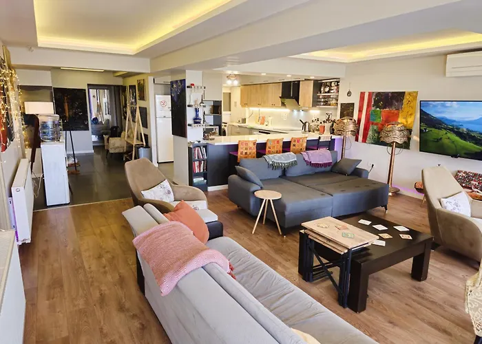Elegant & Cozy Retreat Home, Center Gem, At The Seaside, Steps From The Tram Izmir