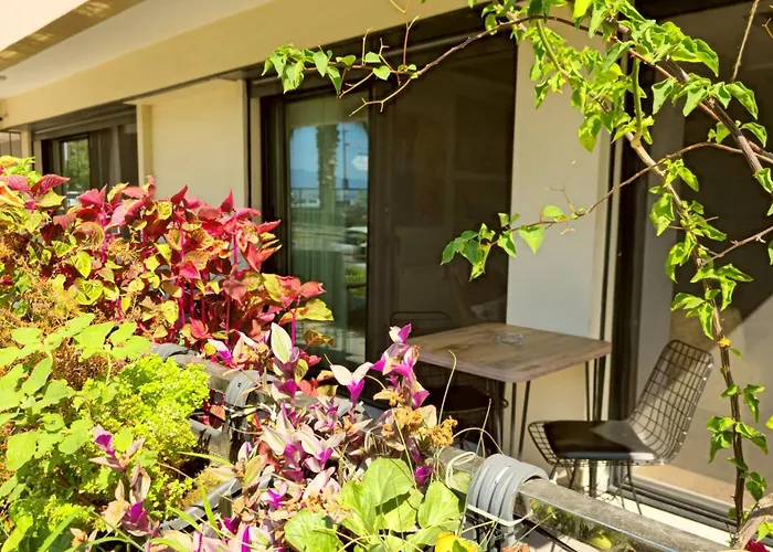 Elegant & Cozy Retreat Home, Center Gem, At The Seaside, Steps From The Tram Izmir